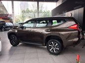 Mitsubishi Pajero Sport máy dầu số sàn, xe 7 chỗ  