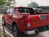 Bán Toyota Hilux 2.8L diesel turbo AT đời 2019, màu đỏ, 878tr