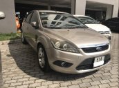 Gia đình bán Ford Focus năm 2009, màu vàng cát