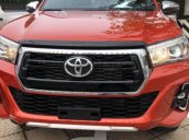 Bán Toyota Hilux 2.8L diesel turbo AT đời 2019, màu đỏ, 878tr
