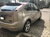 Gia đình bán Ford Focus năm 2009, màu vàng cát