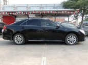 Cần bán Toyota Camry 2.0E 2014, màu đen, xuất hóa đơn