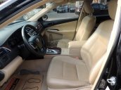 Cần bán Toyota Camry 2.0E 2014, màu đen, xuất hóa đơn