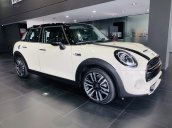 Bán xe Mini Cooper S 5 Doors 2019 màu trắng, nhập khẩu nguyên chiếc - Ưu đãi 50% phí trước bạ