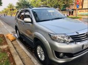 Cần bán xe Toyota Fortuner đăng ký cuối 2012, phom 2013, số sàn, máy dầu, 1 chủ mua mới