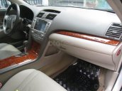 Bán gấp Toyota Camry 2.4G tự động 2011 màu bạc, zin nguyên