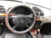 Cần bán xe Mercedes E240 sản xuất 2004, màu đen chính chủ