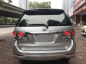 Bán Toyota Fortuner 2015, số tự động, 1 cầu, màu bạc