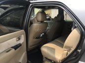 Cần bán gấp Toyota Fortuner đời 2010, màu xám xe gia đình