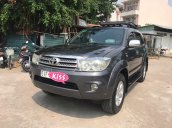 Cần bán gấp Toyota Fortuner đời 2010, màu xám xe gia đình