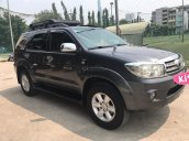 Cần bán gấp Toyota Fortuner đời 2010, màu xám xe gia đình