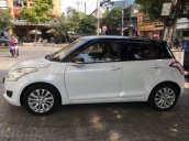 Cần bán gấp Suzuki Swift AT sản xuất năm 2015, màu trắng số tự động