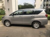 Cần bán lại xe Toyota Innova E 2017, số sàn