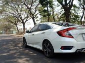 Bán Honda Civic 1.5Turbo Top 2018, màu trắng, nhập khẩu, odo 5000km, giá 895 triệu