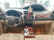 Cần bán lại xe Toyota Camry 2.0E 2014, màu bạc số tự động