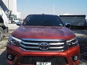 Cần bán xe Toyota Hilux đời 2017, màu đỏ như mới