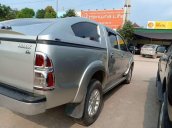 Bán xe Toyota Hilux đời 2013, màu bạc, nhập khẩu