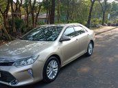 Cần bán xe Toyota Camry 2.0E đời 2013, màu vàng cát, giá chỉ 780 triệu