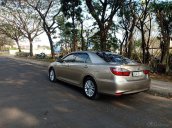 Cần bán xe Toyota Camry 2.0E đời 2013, màu vàng cát, giá chỉ 780 triệu