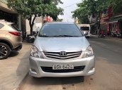 Cần bán Toyota Innova đời 2010, màu bạc