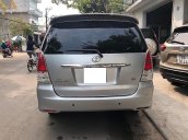 Cần bán Toyota Innova đời 2010, màu bạc