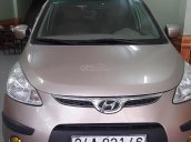 Cần bán Hyundai i10 năm sản xuất 2010, màu vàng cát