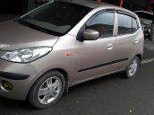 Cần bán Hyundai i10 năm sản xuất 2010, màu vàng cát