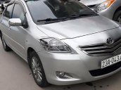 Cần bán gấp Toyota Vios E 2013, màu bạc