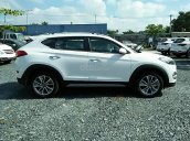 Bán xe Hyundai Tucson 2019, máy xăng, màu trắng, số tự động