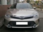 Cần bán Toyota Camry 2.0E năm sản xuất 2015 xe gia đình, giá chỉ 840 triệu