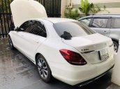 Cần bán Mercedes C200 sản xuất 2017, màu trắng