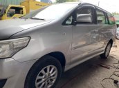 Cần bán lại xe Toyota Innova sản xuất 2012, màu bạc chính chủ