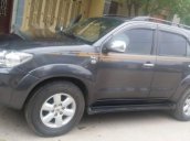 Cần bán lại xe Toyota Fortuner 2011, màu xám xe gia đình