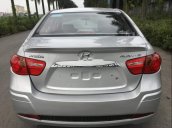 Cần bán lại xe Hyundai Avante 2015, màu bạc số sàn, giá tốt