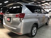 Bán ô tô Toyota Innova E 2017, màu bạc còn mới, giá 719tr