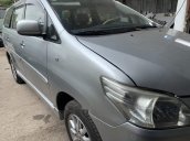 Cần bán lại xe Toyota Innova sản xuất 2012, màu bạc chính chủ