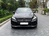 Mercedes Benz C300 AMG màu đen / đỏ, sản xuất 2018, biển Hà Nội