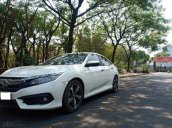 Bán Honda Civic 1.5Turbo Top 2018, màu trắng, nhập khẩu, odo 5000km, giá 895 triệu