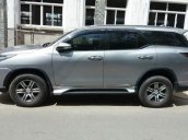 Cần bán gấp Toyota Fortuner đời 2017, màu bạc