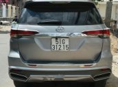 Cần bán gấp Toyota Fortuner đời 2017, màu bạc