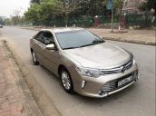 Bán Toyota Camry sản xuất năm 2016, màu vàng còn mới, giá tốt