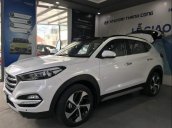 Cần bán gấp Hyundai Tucson Turbo 2018, odo 1 vạn, đã lên full đồ, chưa hạ bánh sơ cua