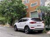 Cần bán gấp Hyundai Tucson Turbo 2018, odo 1 vạn, đã lên full đồ, chưa hạ bánh sơ cua