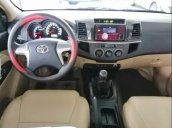 Cần bán lại xe Toyota Fortuner 2.5G đời 2016, màu bạc số sàn, 860 triệu