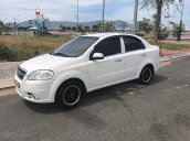 Cần bán gấp Chevrolet Aveo đời 2011, màu trắng xe gia đình