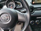 Gia đình cần bán xe Mazda 2, sản xuất 2017, số tự động, màu trắng