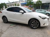 Gia đình cần bán xe Mazda 2, sản xuất 2017, số tự động, màu trắng