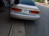 Cần bán xe Toyota Camry năm 2000, nhập khẩu nguyên chiếc, còn rất mới