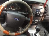 Cần bán xe Ford Escape XLT 4x4 đời 2013, màu bạc xe gia đình