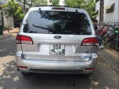 Cần bán xe Ford Escape XLT 4x4 đời 2013, màu bạc xe gia đình